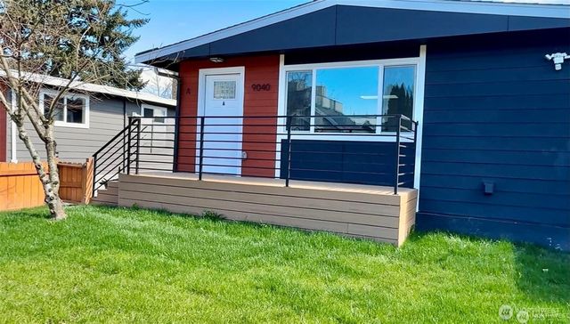 9040 17th Avenue SW, Seattle, WA 98106