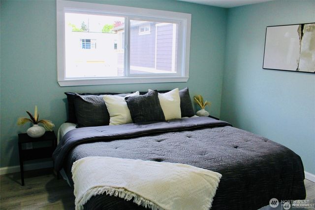 9040 17th Avenue SW, Seattle, WA 98106