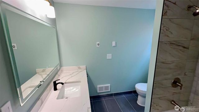 9040 17th Avenue SW, Seattle, WA 98106
