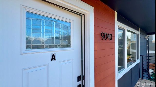 9040 17th Avenue SW, Seattle, WA 98106