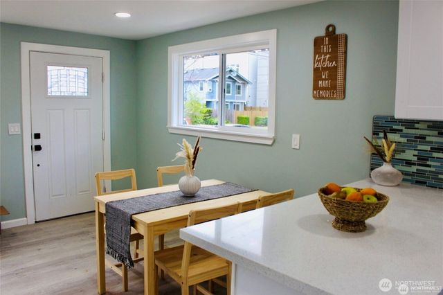 9040 17th Avenue SW, Seattle, WA 98106