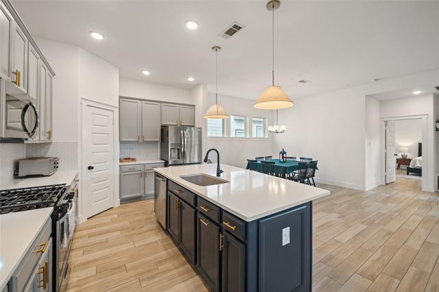 202 Thistle Drive, Montgomery, TX 77316