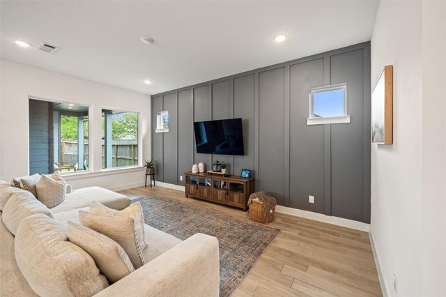 202 Thistle Drive, Montgomery, TX 77316