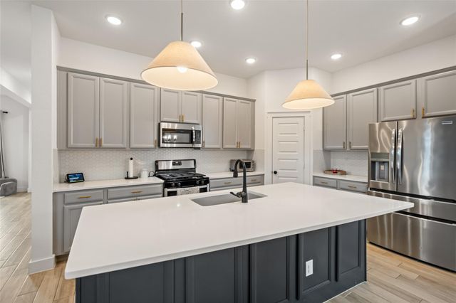 202 Thistle Drive, Montgomery, TX 77316