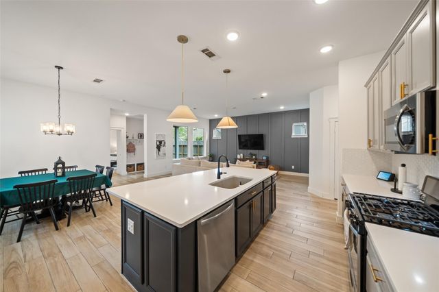 202 Thistle Drive, Montgomery, TX 77316