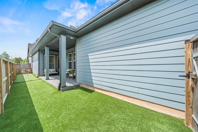 202 Thistle Drive, Montgomery, TX 77316