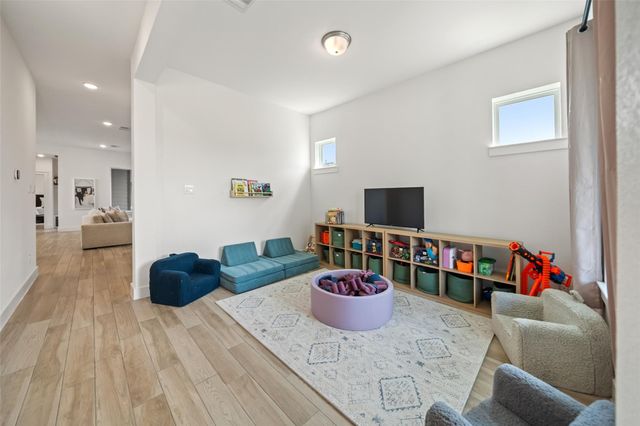 202 Thistle Drive, Montgomery, TX 77316