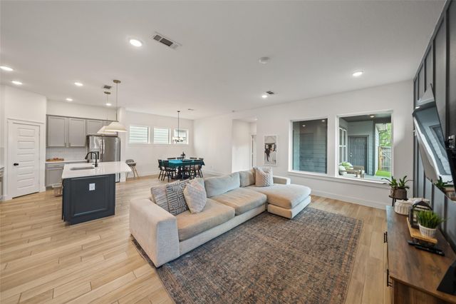 202 Thistle Drive, Montgomery, TX 77316