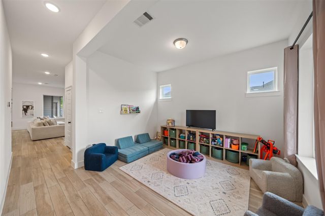 202 Thistle Drive, Montgomery, TX 77316