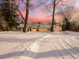 25330 Brookview Street, Farmington Hills, MI 48336
