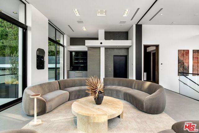 1317 Londonderry Place, Los Angeles, CA 90069