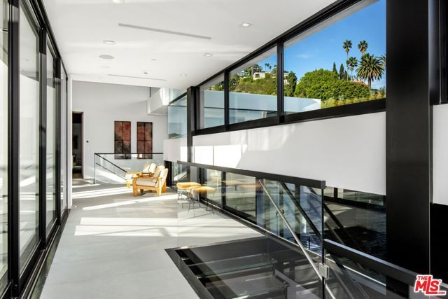 1317 Londonderry Place, Los Angeles, CA 90069