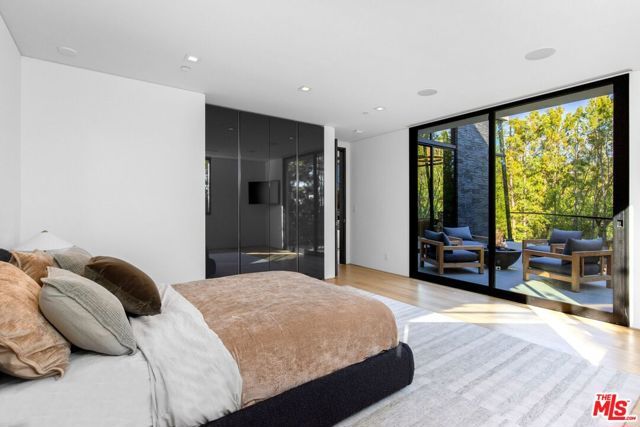 1317 Londonderry Place, Los Angeles, CA 90069