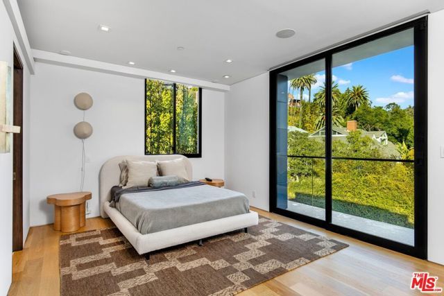 1317 Londonderry Place, Los Angeles, CA 90069