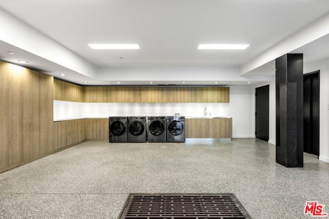1317 Londonderry Place, Los Angeles, CA 90069