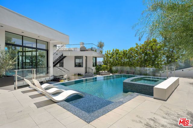 1317 Londonderry Place, Los Angeles, CA 90069