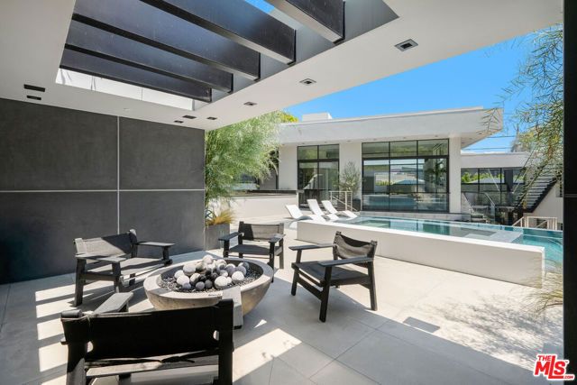 1317 Londonderry Place, Los Angeles, CA 90069