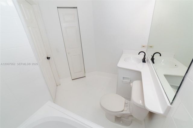 17125 N Bay Road 3410, Sunny Isles Beach, FL 33160