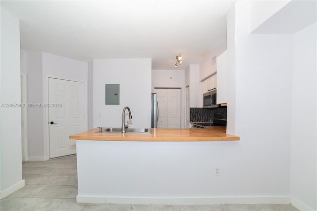 17125 N Bay Road 3410, Sunny Isles Beach, FL 33160
