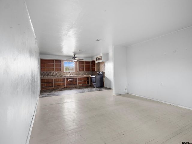 7693 S County Road 374, Henderson, TX 75654