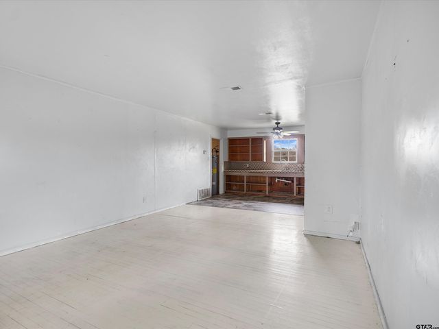 7693 S County Road 374, Henderson, TX 75654