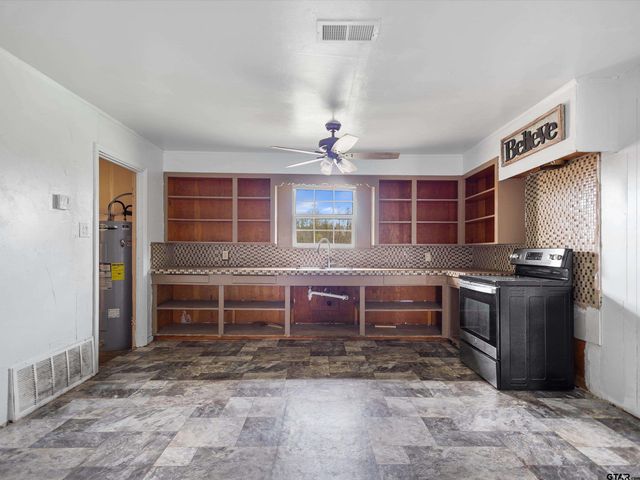 7693 S County Road 374, Henderson, TX 75654