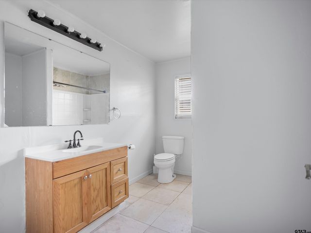 7693 S County Road 374, Henderson, TX 75654