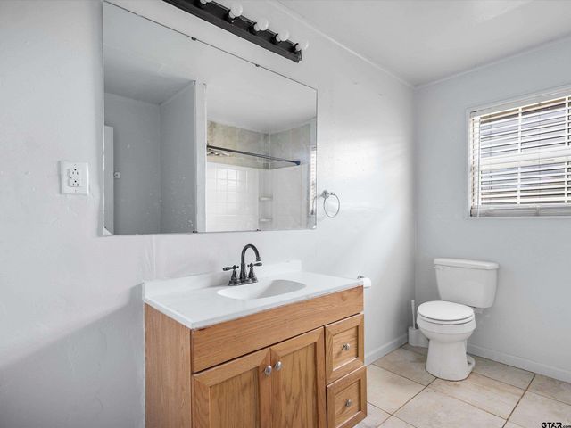 7693 S County Road 374, Henderson, TX 75654