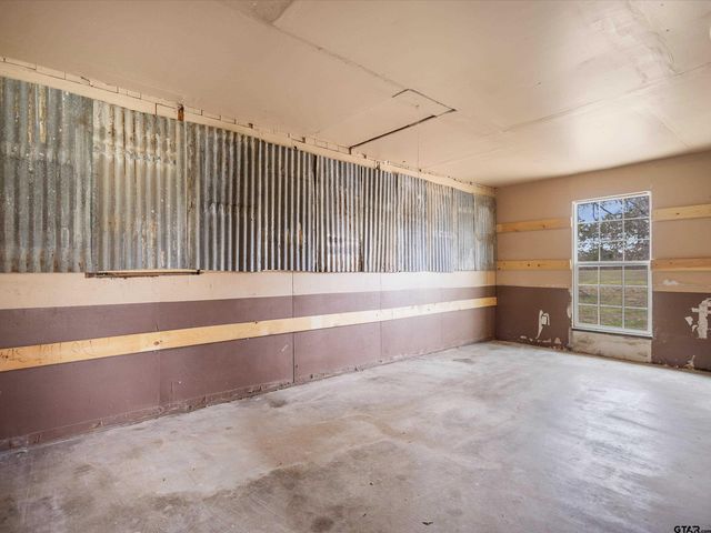 7693 S County Road 374, Henderson, TX 75654