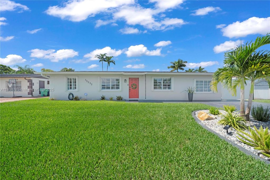 13232 SW 52nd Ter, Miami, FL 33175