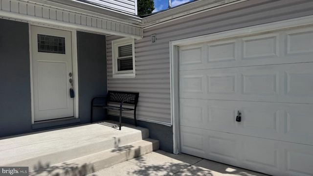 19 BUCKNELL DR, Cherry Hill, NJ 08034