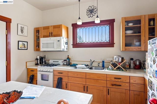 1527 8th St, Alameda, CA 94501