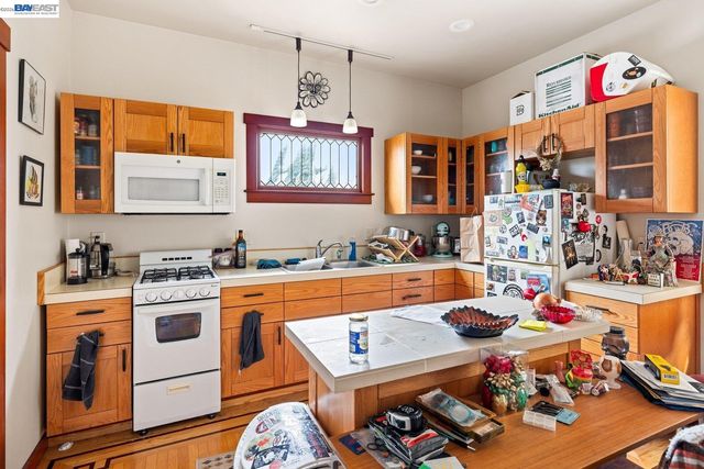 1527 8th St, Alameda, CA 94501