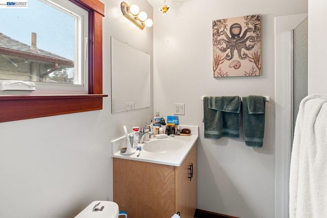 1527 8th St, Alameda, CA 94501