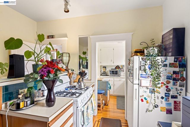 1527 8th St, Alameda, CA 94501