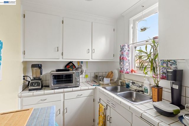 1527 8th St, Alameda, CA 94501