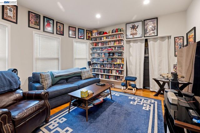 1527 8th St, Alameda, CA 94501