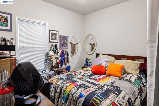 1527 8th St, Alameda, CA 94501