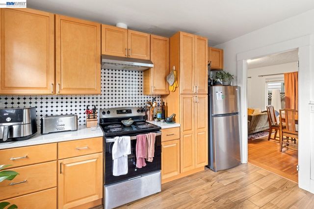 1527 8th St, Alameda, CA 94501