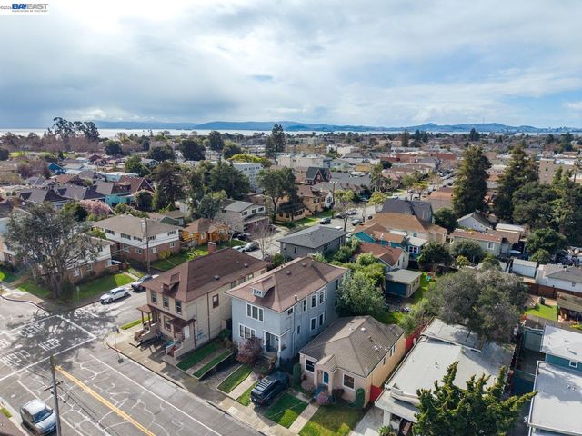 1527 8th St, Alameda, CA 94501