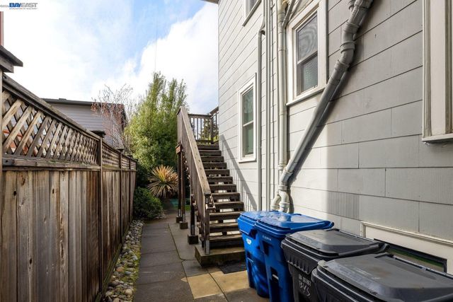 1527 8th St, Alameda, CA 94501