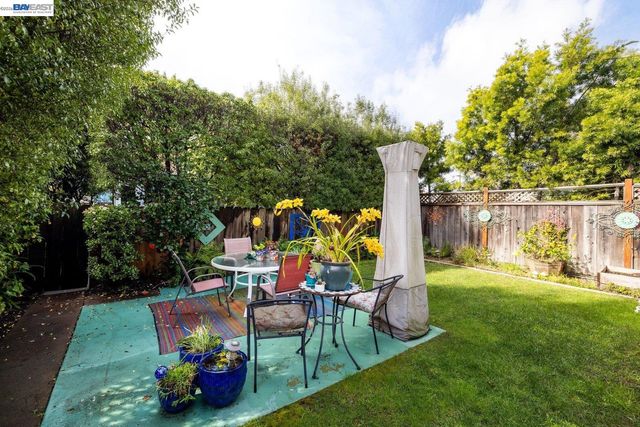 1527 8th St, Alameda, CA 94501