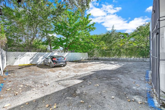 641 NW 2nd St, Miami, FL 33128