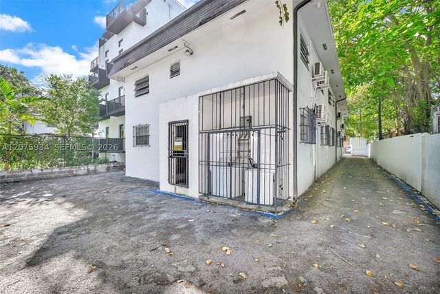 641 NW 2nd St, Miami, FL 33128