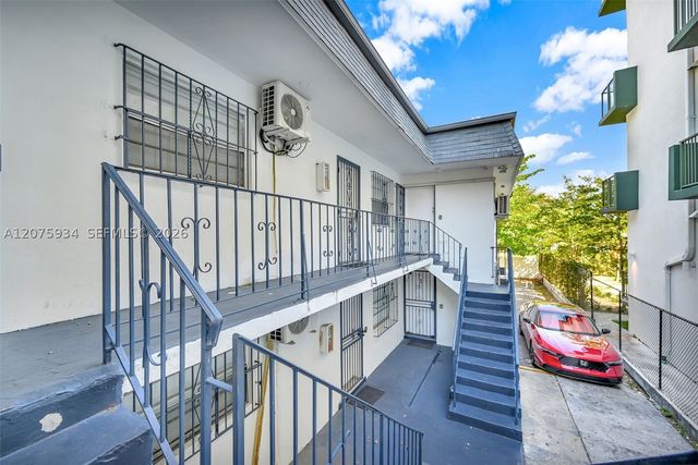 641 NW 2nd St, Miami, FL 33128