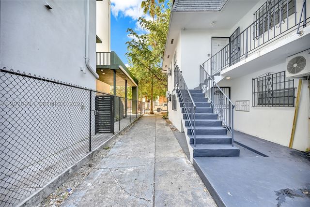 641 NW 2nd St, Miami, FL 33128