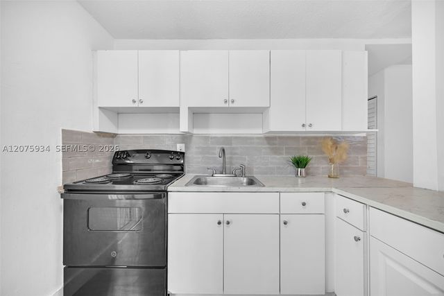 641 NW 2nd St, Miami, FL 33128