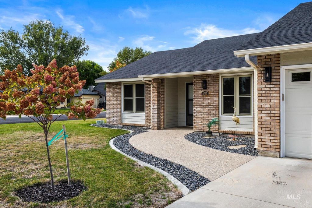 3725 N Sea Cove Way, Meridian, ID 83646 photo 2