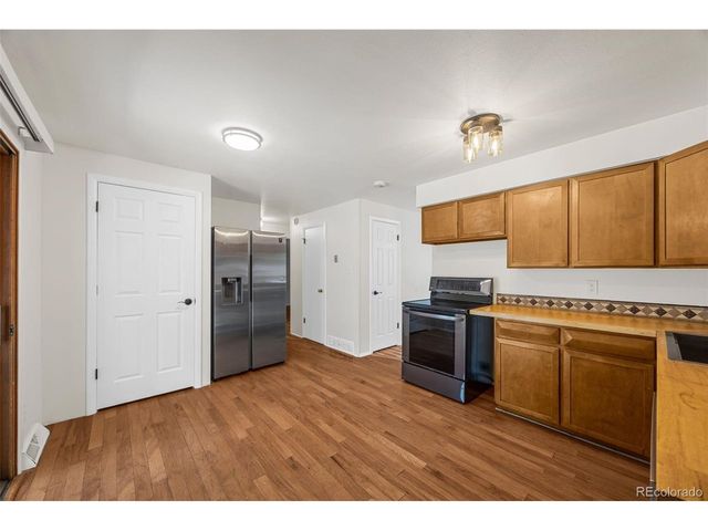 933 S Jamaica St, Aurora, CO 80012