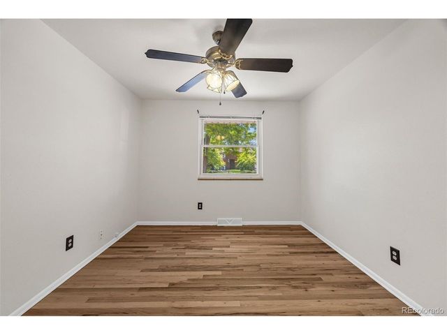 933 S Jamaica St, Aurora, CO 80012